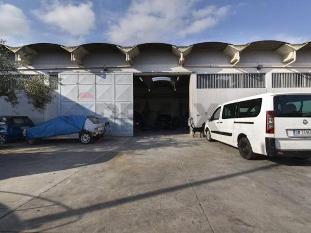 Capannone Industriale in vendita a Camporotondo Etneo