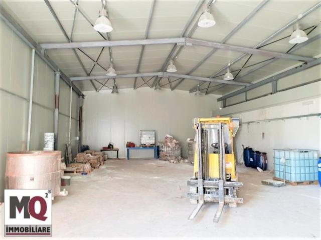 CAPANNONI INDUSTRIALI CON UFFICI LOC. CAPPELLA REALE FALCIANO DEL MASSICO