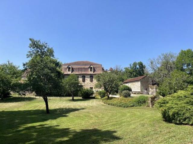 Capdenac, maison de maître rénovée avec grange et