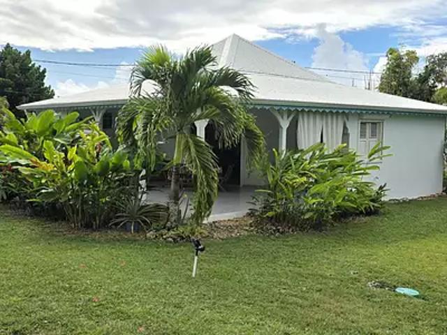 Capesterre de Marie Galante 97140 Achat / Vente maison 3 pièces t3 au dernier étage terrasse