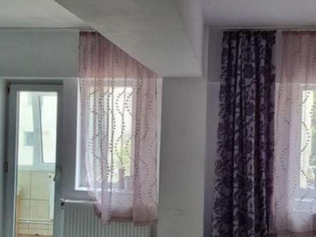Capitol, decomandat, 3 camere, etaj 1, gaze, vanzari Constanta