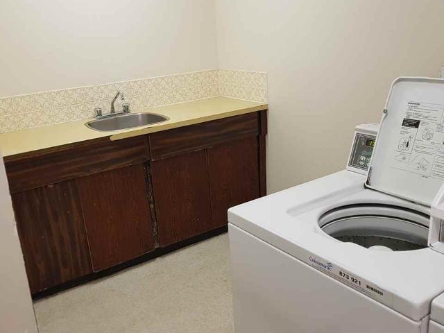 Capital Place 1 Bedroom Apartment for Rent at 4505 137 Ave Nw, Edmonton, AB T5A 3S9 Sifton Park