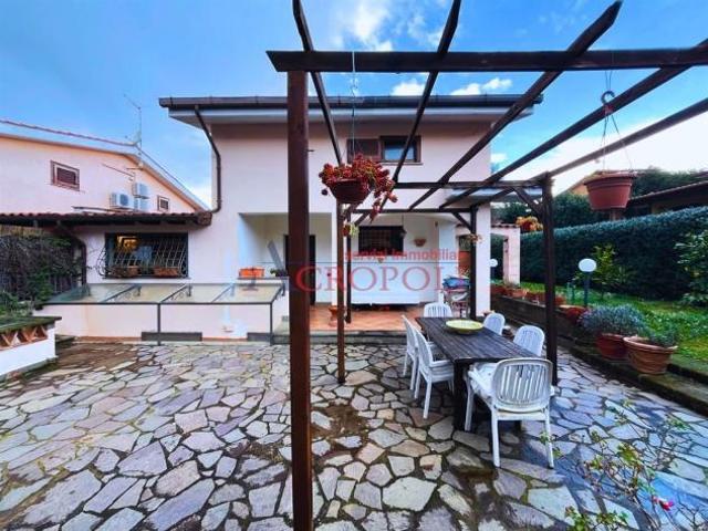 Villa a schiera 6 locali Rif. 2620
