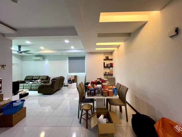 Capri Park Condo 1441 sqft Corner Unit 31 Rooms Renovated
