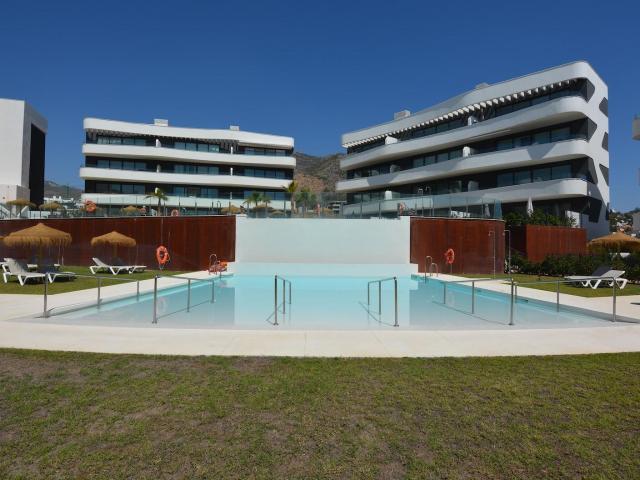 Carvajal Planta Baja 2 Dormitorios, jardín privado, vistas al mar, 2 garajes y trastero