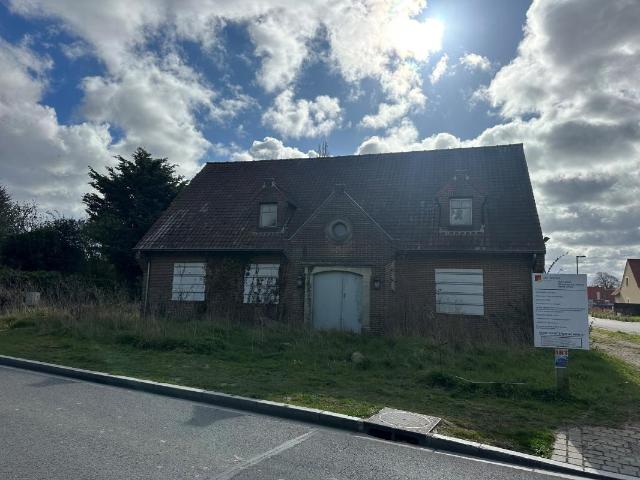 CARVIN Immeuble de commerce à rénover