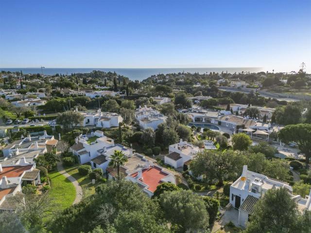 Carvoeiro – Apartamento T1 no Rés do Chão na Quinta do Paraí. 56m² Lagoa e Carvoeiro