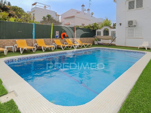 Carvoeiro Moradia com piscina e jardim perto da praia