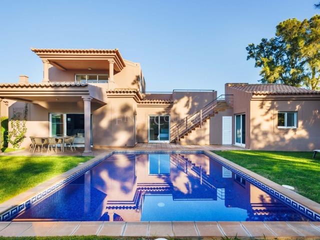 Carvoeiro Moradia de 3 quartos com piscina privada e jardins em ambiente tranquilo no Algarve