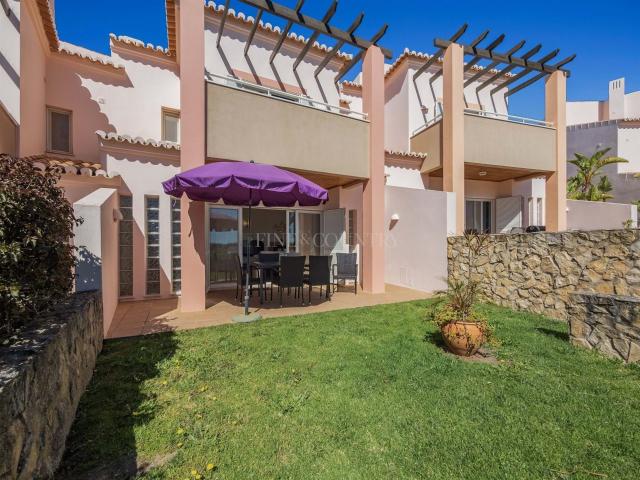 Carvoeiro – Moradia em banda duplex de 3 quartos com jardim. 156m² Lagoa e Carvoeiro