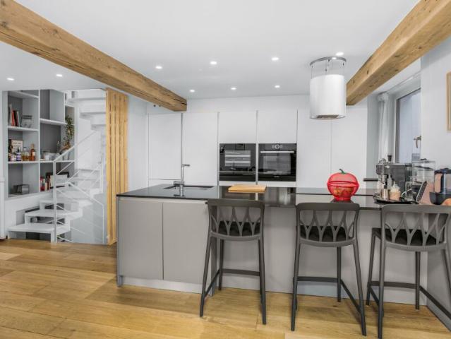 CARATTERISTICA E MODERNA CASA COME NUOVA IN COLLINA D'ORO