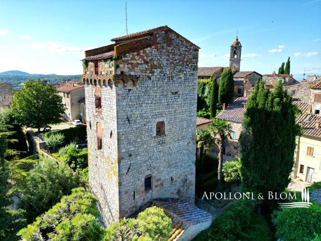 Caratteristica proprietà con torre storica, Montefollonico. 180m² Torrita di Siena