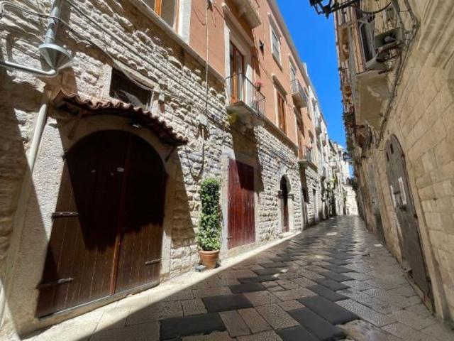 Caratteristico appartamento da personalizzare in vendita a Bisceglie