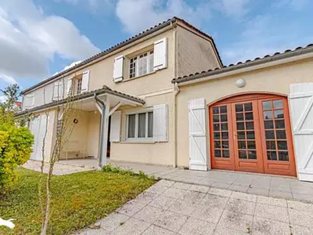 Carbon Blanc 33560 Achat / Vente maison 7 pièces t7 au dernier étage parking