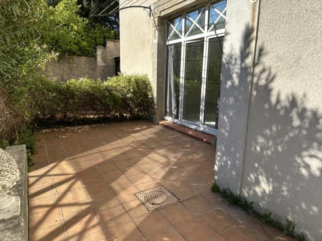 CARCASSONNE RDC T3 BIS TERRASSE PARKING