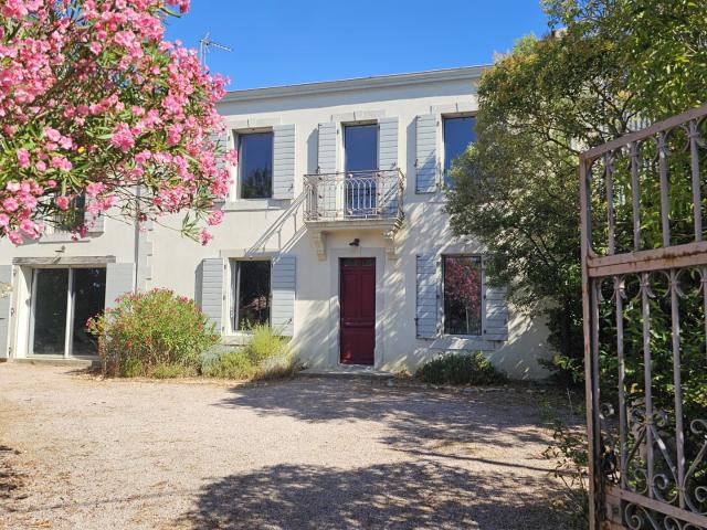 CARCASSONNE SUPERBE MAISON DE MAITRE ENTIEREMENT RENOVEE AVEC PISCINE