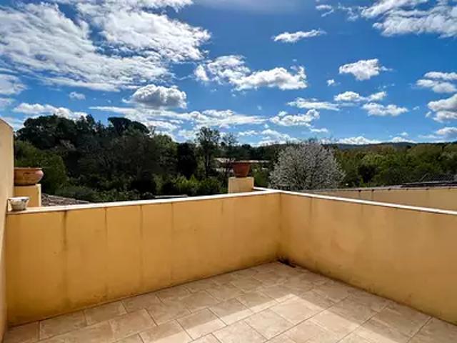 Carcès 83570 Location appartement 3 pièces t3 terrasse cave