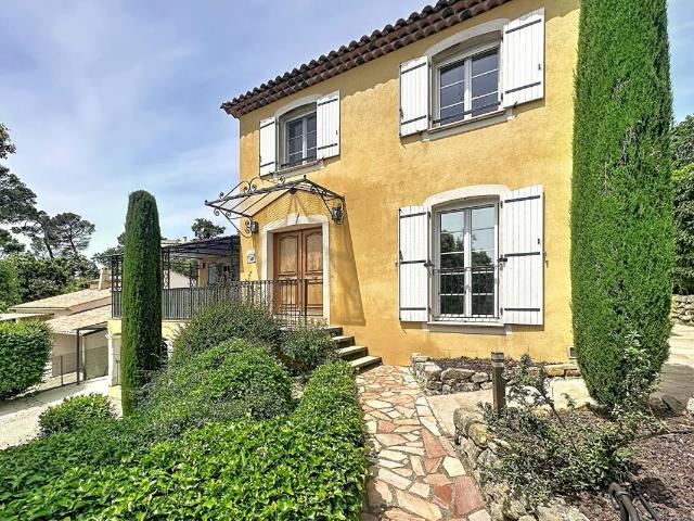 CARCES Villa avec vue imprenable 5 pièce s piscine
