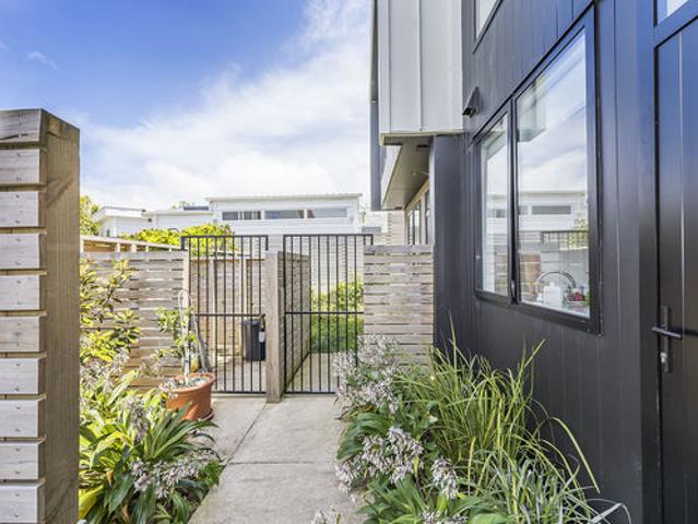 Carefree modern townhouse | beo $845,000