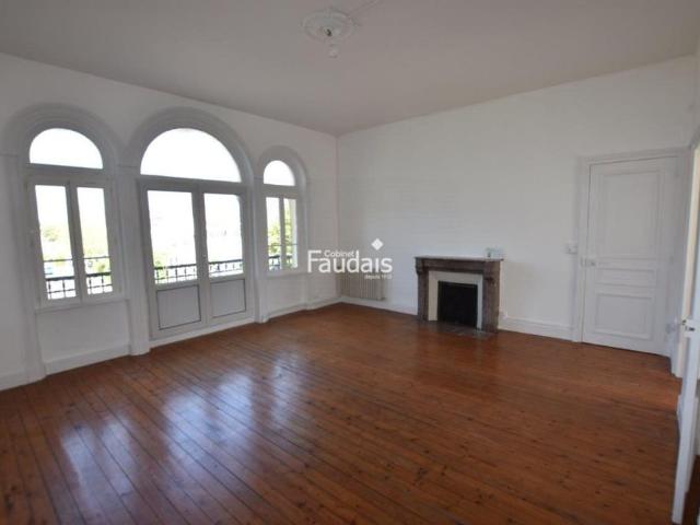 CARENTAN: Bel appartement lumineux
