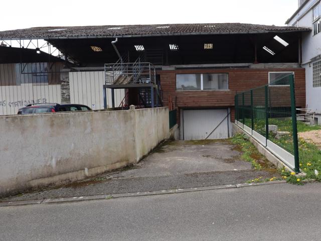 CARHAIX, proche gare