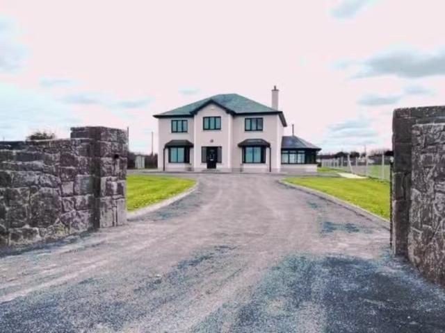 Carheenadivane, Craughwell, Gort, Co. Galway, H91F8CV is for s.
