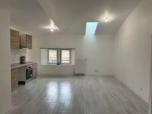 Carignan de Bordeaux 33360 Location appartement 1 pièce t1 au dernier étage parking
