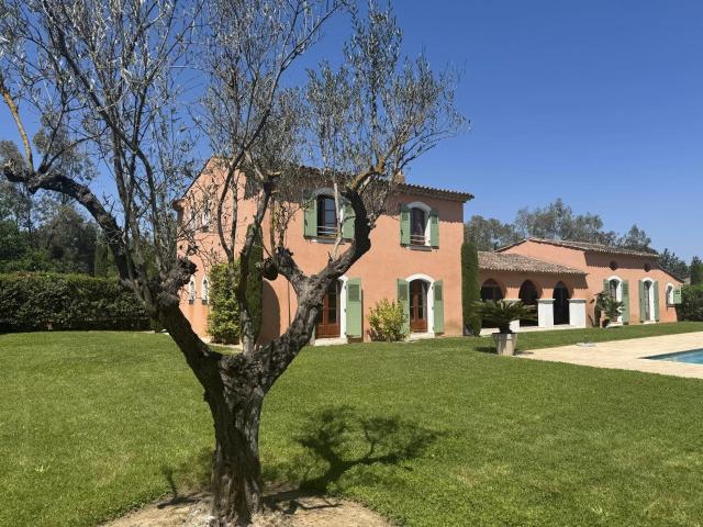 Carine Thoniel Immobilier has a 242 m2 villa for sale, locat. 242m² Grimaud