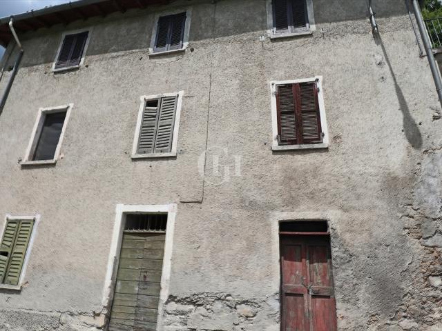 Carlazzo, 300 m2
