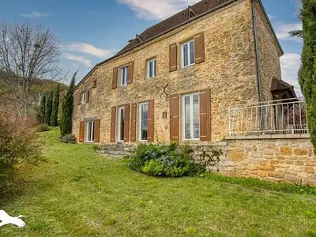 Carlux 24370 Achat / Vente maison 7 pièces t7 au dernier étage parking