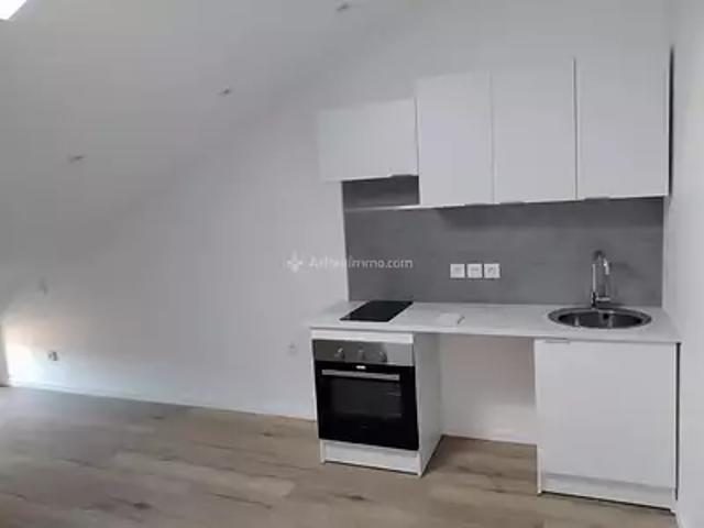 Carmaux 81400 Location appartement 1 pièce t1 au dernier étage