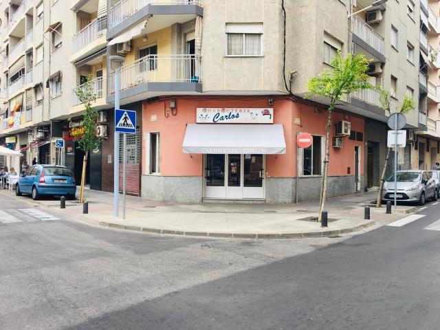 Carnicería con mobiliario y licencia