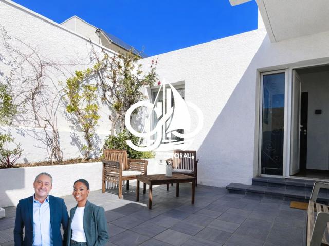 CARNON PLAGE Villa contemporaine atypique avec appartement indépendant à 50 mètres de la grande bleue
