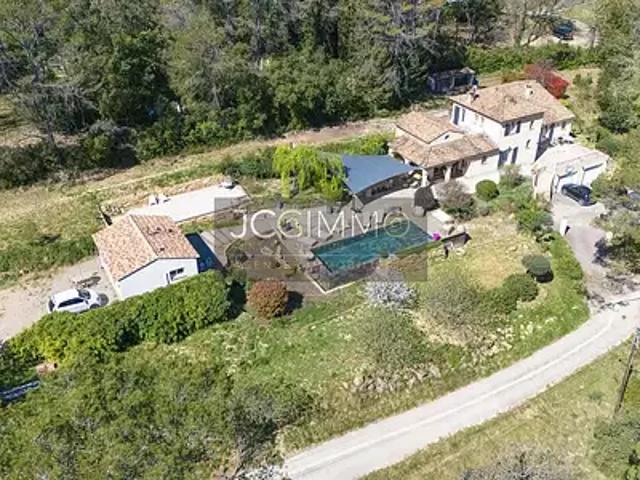 Carnoules 83660 Achat / Vente maison 9 pièces t9