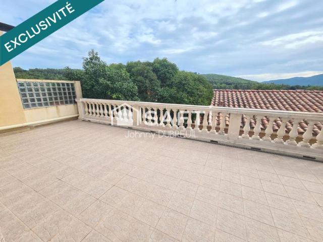 Carnoules: appartement t3 avec terrasse géante de 43m2, cave privative