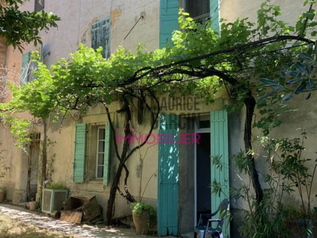 CAROMB, Exclusivité Mas de village 152 m² avec dépendances et