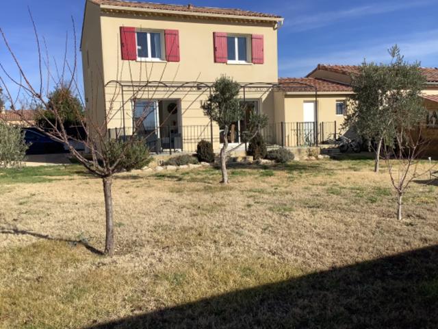 CAROMB / PROCHE COMMERCES / VILLA RECENTE / TERRAIN 618M2 /