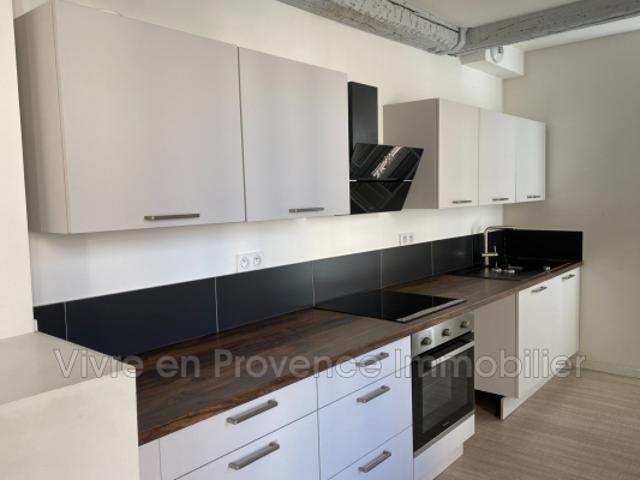 CARPENTRAS à côté du tribunal, Appartement T4 de 86 m². 1er