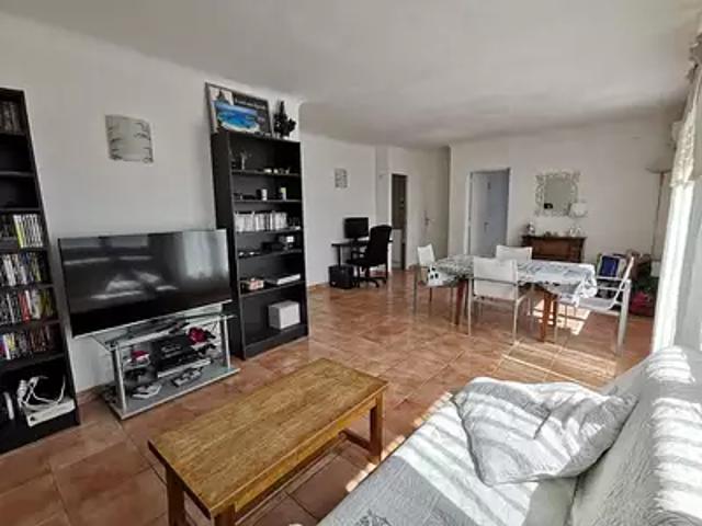 Carpentras 84200 Achat / Vente appartement 3 pièces t3 au dernier étage terrasse