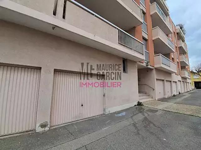 Carpentras 84200 Location parking