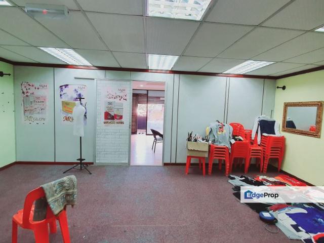 Carpet Flooring with Stage 1st Floor Batu Berendam Putra Infineon Melaka
