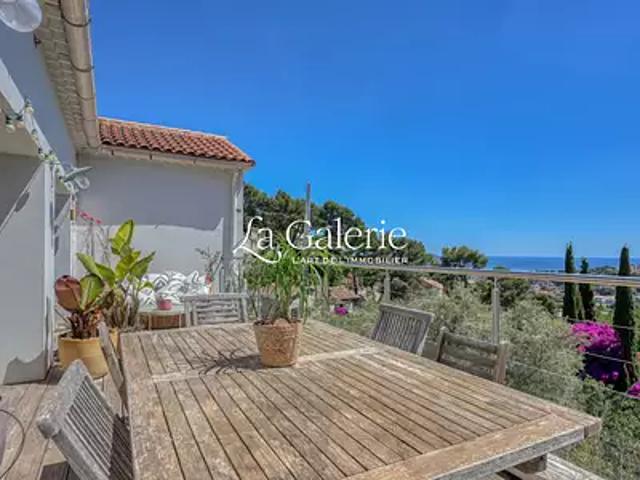 Carqueiranne 83320 Achat / Vente appartement 4 pièces t4 au dernier étage terrasse