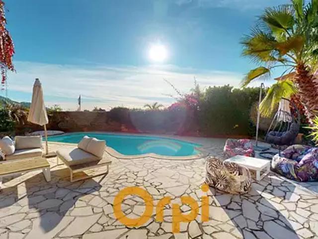Carqueiranne 83320 Achat / Vente maison 6 pièces t6 piscine jardin
