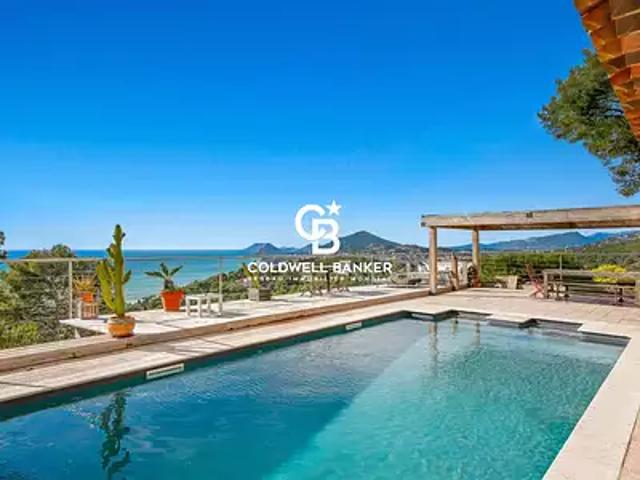 Carqueiranne 83320 Achat / Vente maison 7 pièces t7 piscine