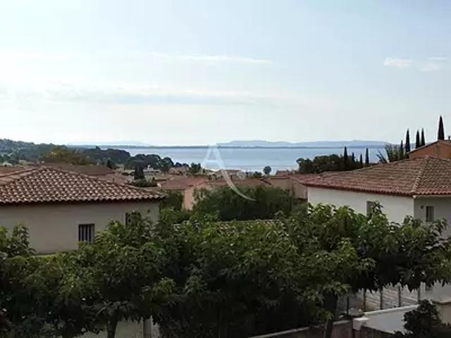 Carqueiranne 83320 Location appartement 3 pièces t3 au dernier étage