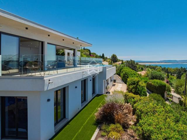 Carqueiranne: Maison contemporaine avec vue mer panoramique 180m² Carqueiranne