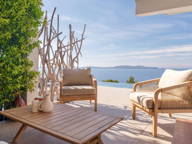 CARQUEIRANNE, VILLA CONTEMPORAINE AVEC VUE MER PANORAMIQUE E