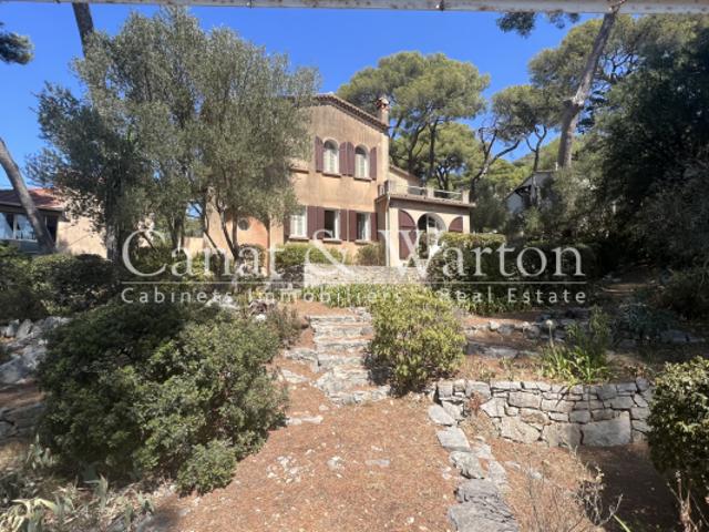 CARQUEIRANNE VILLA ANNEES 30 VUE MER BEAU POTENTIEL