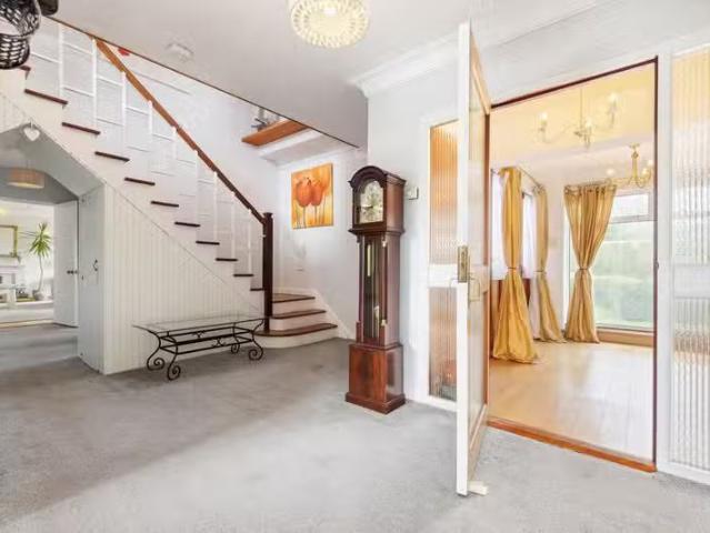 Carrabawn, 4 Sunnyhill Park, Cabinteely, Dublin 18, D18H9W6 is.