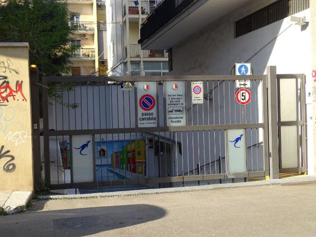 Carrassi Via San Lorenzo posti auto e posti moto in garage coperto in affitto